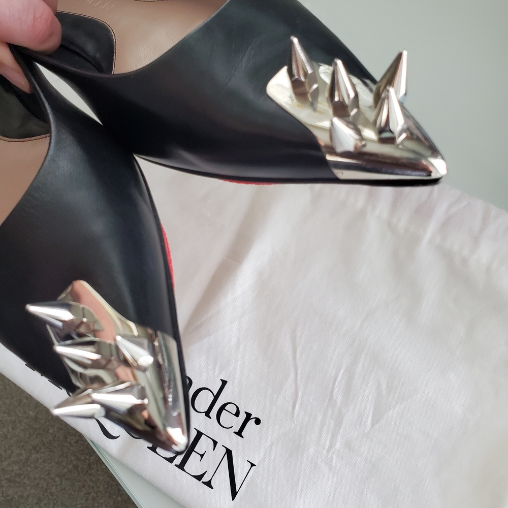 Alexander McQueen Women's Black Leather Pointed Flats with Silver Stud Toe Sz 11 - Picture 3 of 7